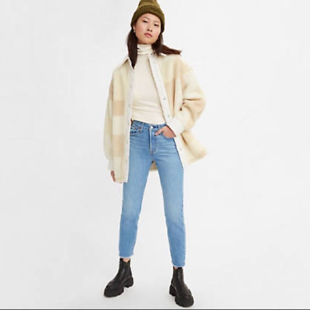 Levi Raw hem ankle wedgie Jean 26